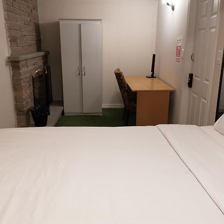 Private Rooms In House In North York Shared Kitchen Toronto Eksteriør billede